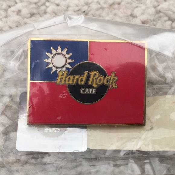 Hard Rock Cafe Taiwan Flag Pin NEW - Picture 1 of 1